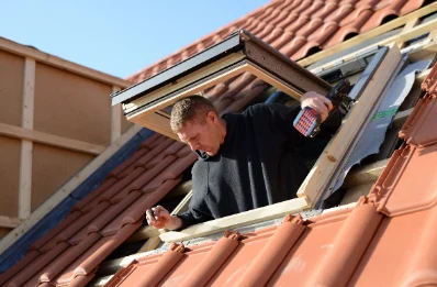 Pose de fenêtres de toit Velux à Prin-Deyrançon